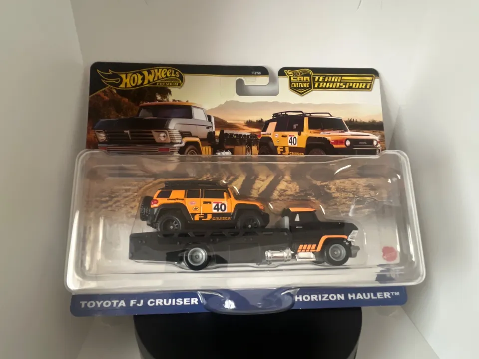Toyota FJ Cruiser Team Transport